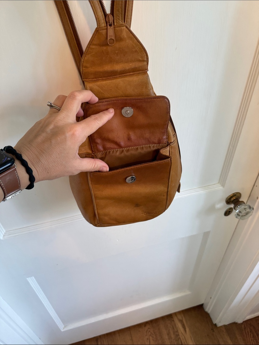 Convertible leather sling/backpack bag! Great for travel! - Picture 3 of 10